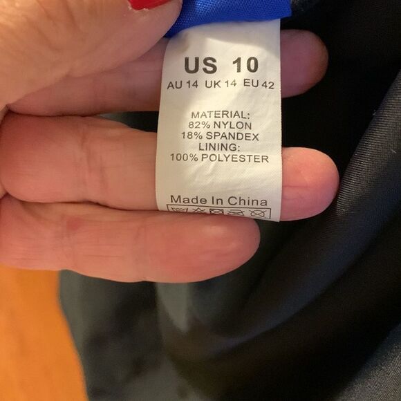 Hilor One piece Size 10 black swimsuit with fully skirted ruched overlay - Picture 9 of 9